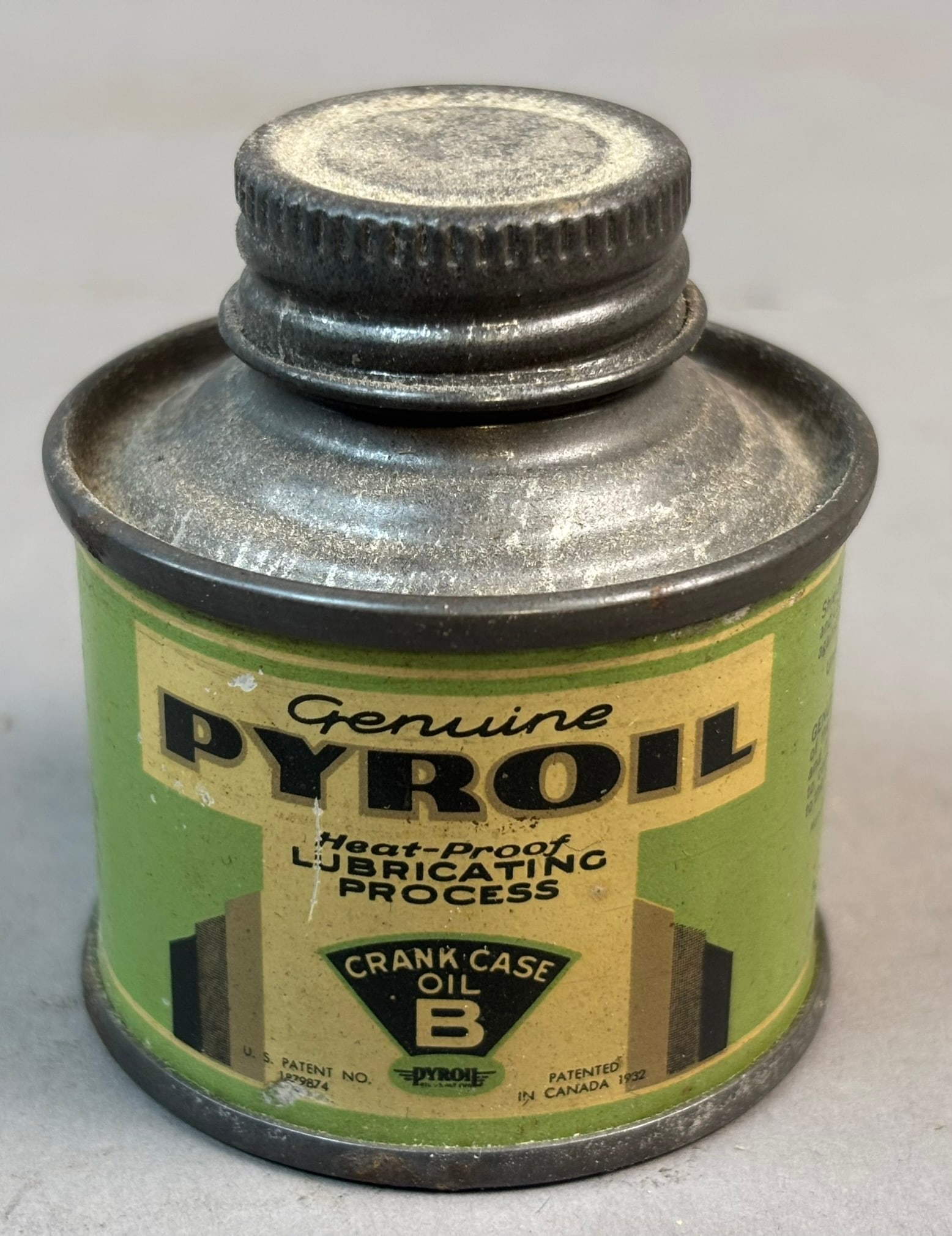 Pyroil 1932 Crank Case Oil Cone Top 2oz Metal Can (1 of 9)