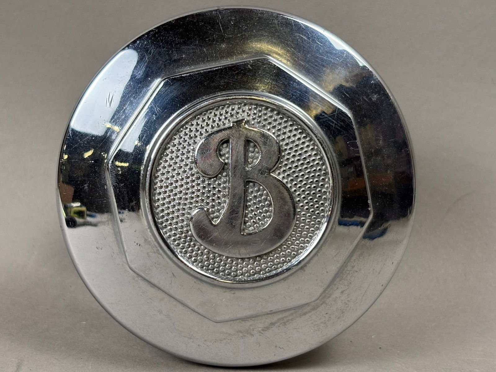 Antique 1930s Buick Original Hub Cap Grease Cover (1 of 5)