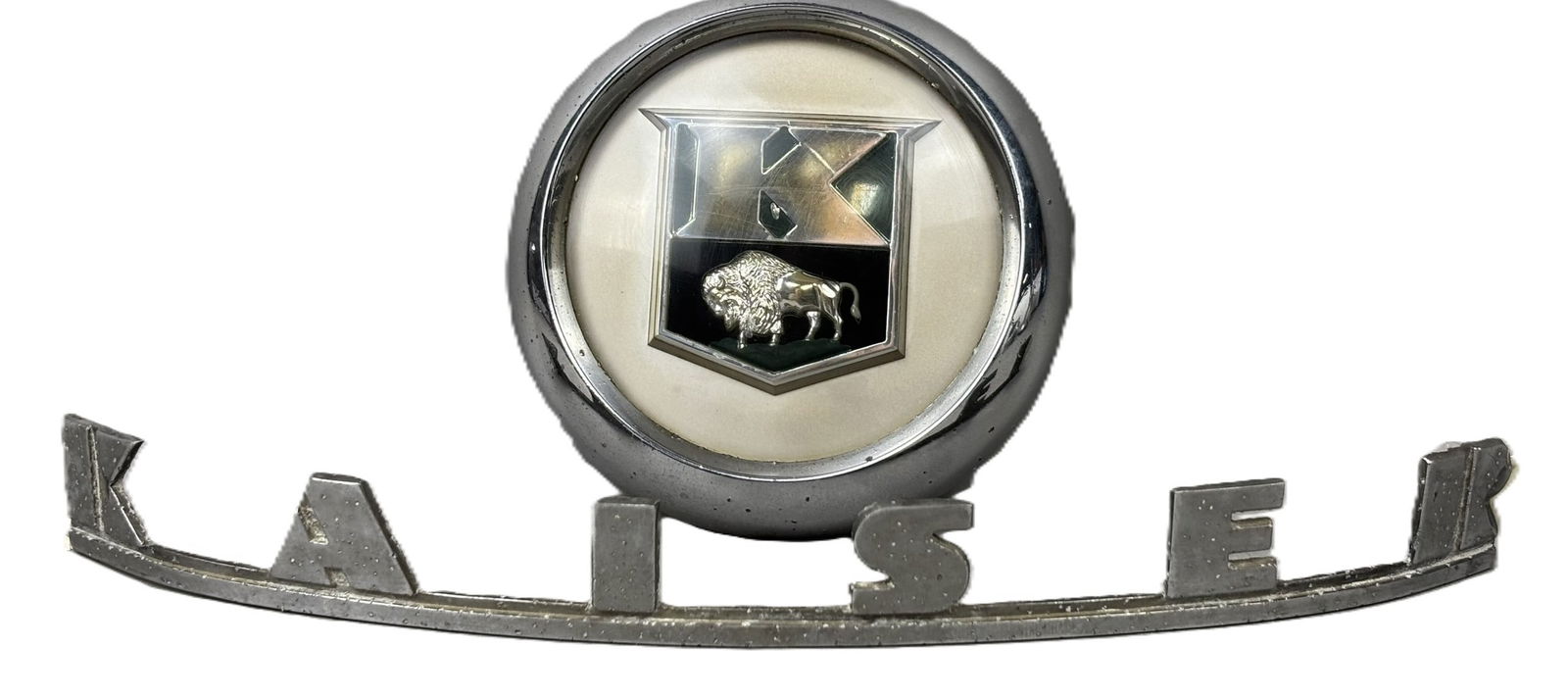 Kaiser Frazier Pair 1940s Emblem & Steering Wheel Horn Cover (1 of 11)