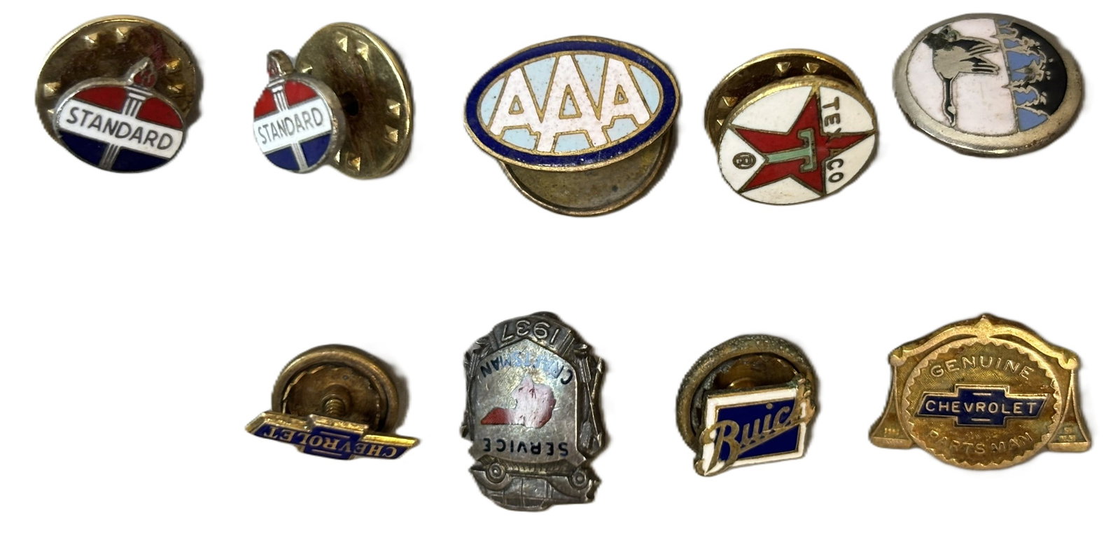 Lot 9 40s-50s Standard Oil Texaco Wings Chevy Pontiac Buick Pinbacks: See all photos for a better idea on condition. All items are sold as-is, where-is! This is a simulcast auction event, with in house bidding offered, along with multiple online bidding platforms. If yo