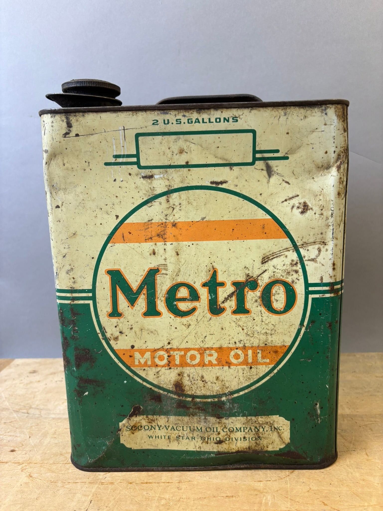 Metro Motor Oil 1940s Metal 2 Gallon Can (1 of 9)