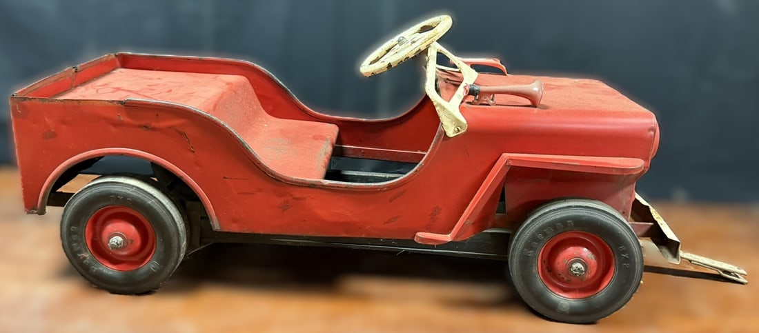 1940s Hamilton Jeep Pull Behind Ride Carnival Pedal Car (1 of 17)