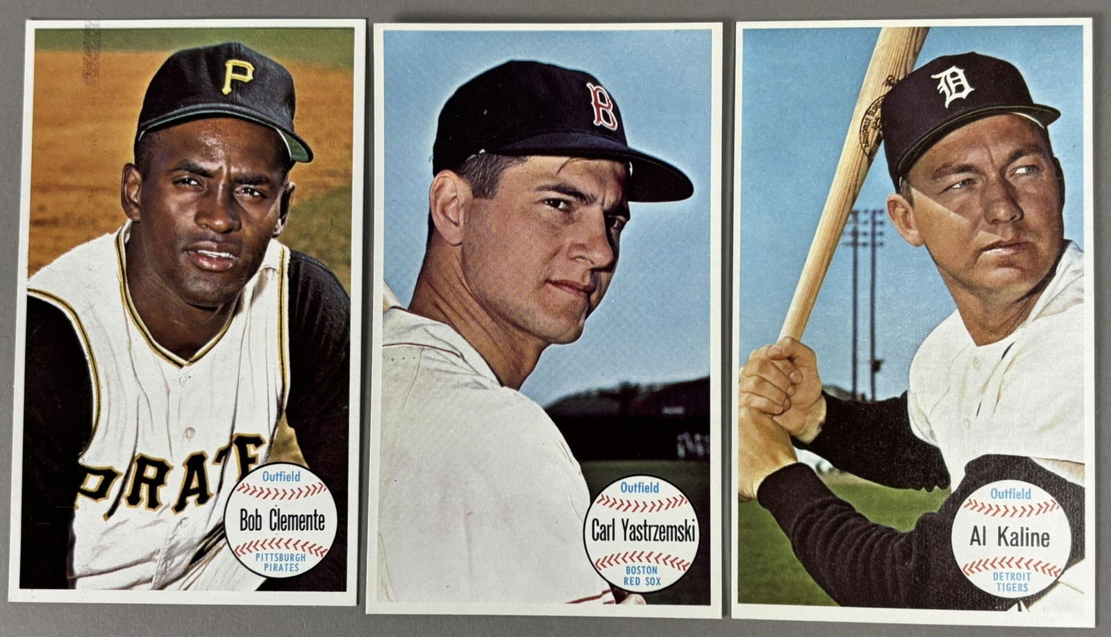 Lot 3 1964 Topps Giants Cards Clemente Yastrzemski & Kaline NM+: Great original lot of 3 1964 Topps Giants Cards. PLEASE NOTE WE OFFER IN HOUSE SHIPPING & HAVE BIDDING AVAILABLE ON OUR OWN WEBSITE! If you win on LIVE AUCTIONEERS, please click "SELF ARRANGED SHIPPIN