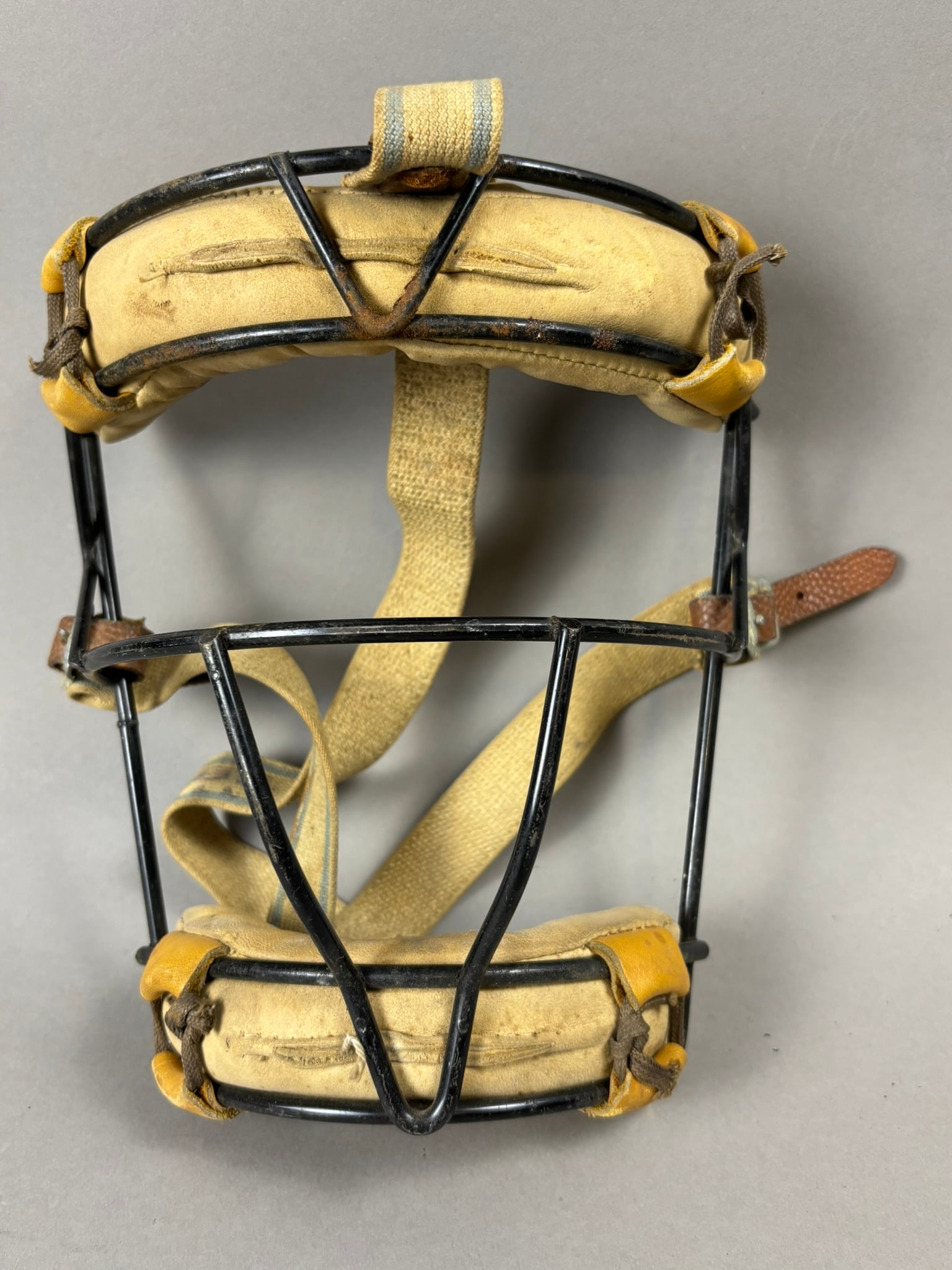 Wilson A9914 Made In USA Original 1950s Catchers Mask: Great original catchers mask. Stamped A9914 Wilson Made In USA. PLEASE NOTE WE OFFER IN HOUSE SHIPPING & HAVE BIDDING AVAILABLE ON OUR OWN WEBSITE! If you win on LIVE AUCTIONEERS, please click "SELF A