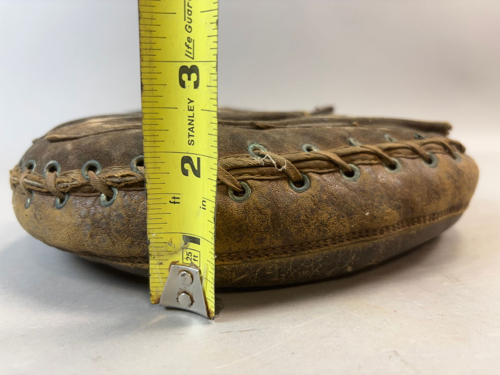 Antique A.J. Reach 1920s Original Leather Catchers Mitt: Great original leather catchers mitt, manufactured by AJ Reach. See all photos. Great overall leather condition. PLEASE NOTE WE OFFER IN HOUSE SHIPPING & HAVE BIDDING AVAILABLE ON OUR OWN WEBSITE! If