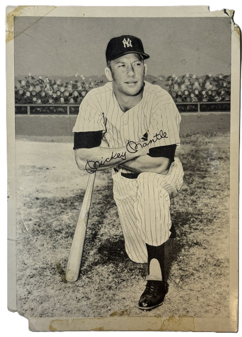Mickey Mantle 50s New York Yankees Baseball Premium Photo: Great original Mickey Mantle baseball premium. PLEASE NOTE WE OFFER IN HOUSE SHIPPING & HAVE BIDDING AVAILABLE ON OUR OWN WEBSITE! If you win on LIVE AUCTIONEERS, please click "SELF ARRANGED SHIPPING"