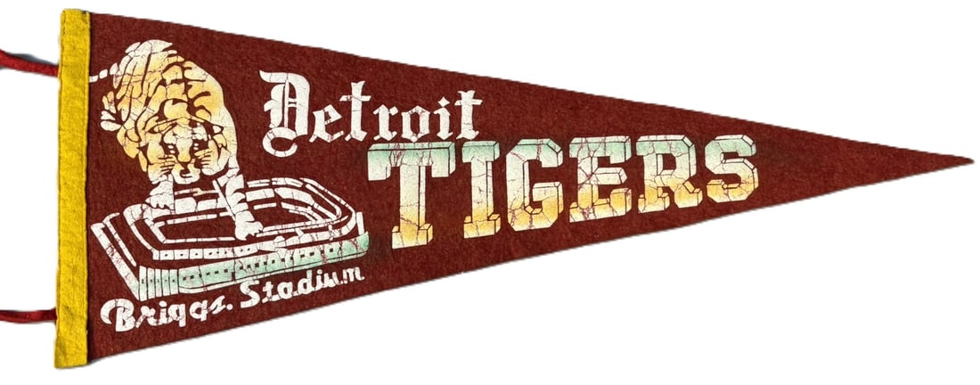 Detroit Tigers Briggs Stadium 1940s Full Size Baseball Pennant: Great original full size pennant in great original condition. Light wear to one side as shown. PLEASE NOTE WE OFFER IN HOUSE SHIPPING & HAVE BIDDING AVAILABLE ON OUR OWN WEBSITE! If you win on LIVE AU