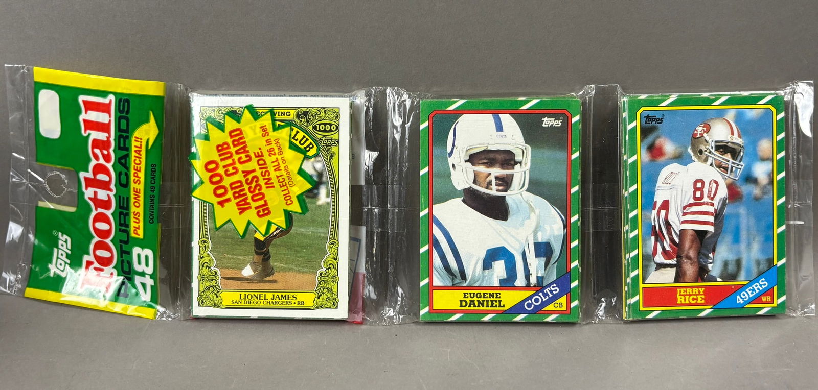 1986 Topps Football Rack Pack Jerry Rice RC Top NM-MT Sharp & Crisp: Absolutely incredible original rack from the 1986 Topps Football series with Jerry Rice RC showing on top . PLEASE NOTE WE OFFER IN HOUSE SHIPPING & HAVE BIDDING AVAILABLE ON OUR OWN WEBSITE! If you w