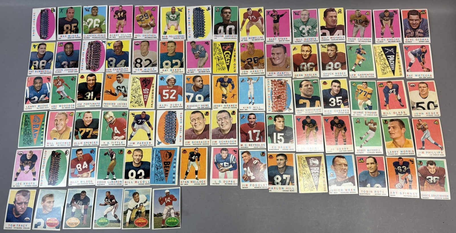 Lot 81 1959 & 1960 Topps Football Cards Bart Starr #23 & RCs: 5 1960 & 76 1959 cards overall in good to very good to excellent conditon. PLEASE NOTE WE OFFER IN HOUSE SHIPPING & HAVE BIDDING AVAILABLE ON OUR OWN WEBSITE! If you win on LIVE AUCTIONEERS, please cl