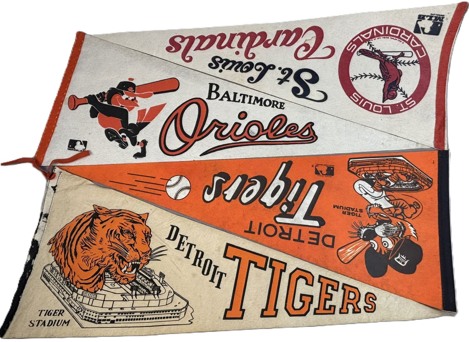 Lot 4 Vintage MLB Baseball Felt Pennants Detroit Tigers Baltimore Orioles & St Louis Cardinals: Great original assorted lot of pennants. PLEASE NOTE WE OFFER IN HOUSE SHIPPING & HAVE BIDDING AVAILABLE ON OUR OWN WEBSITE! If you win on LIVE AUCTIONEERS, please click "SELF ARRANGED SHIPPING" when