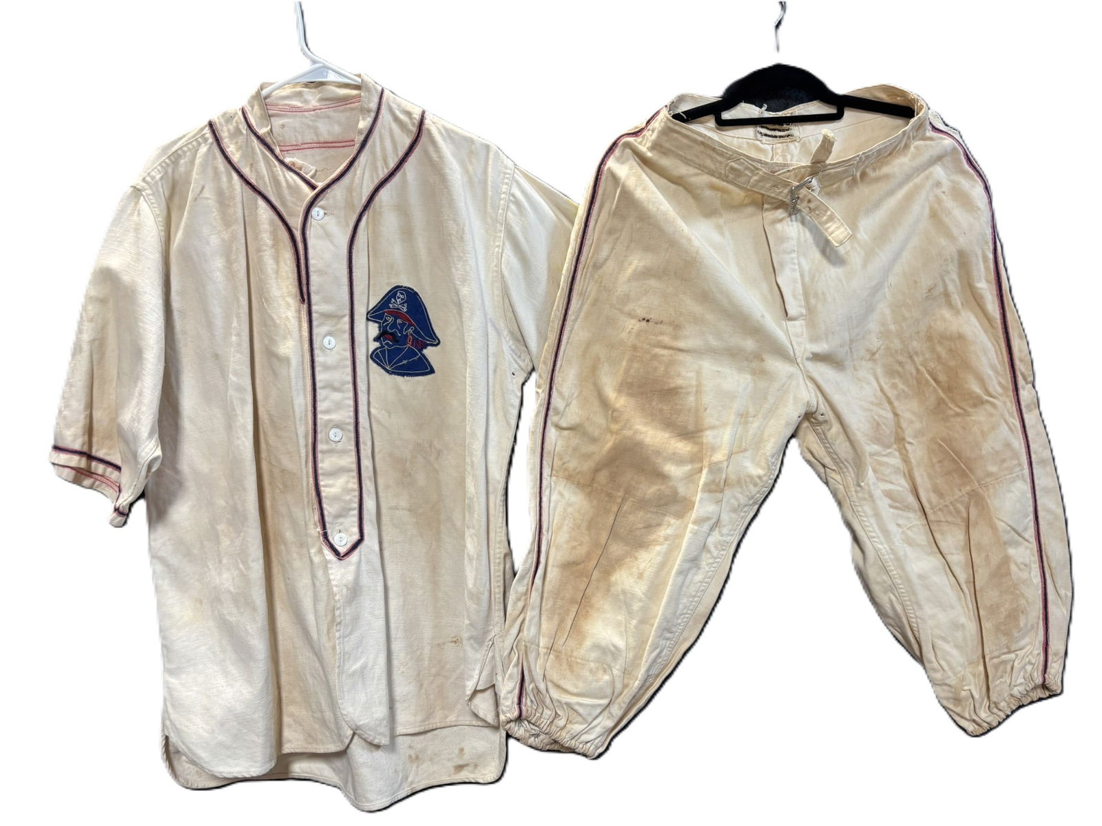 Boswell Service Station Marco Gas Oils Original Baseball Pirates Jersey & Pants Set: Great original 1950s baseball uniform. Great original pirate logo. PLEASE NOTE WE OFFER IN HOUSE SHIPPING & HAVE BIDDING AVAILABLE ON OUR OWN WEBSITE! If you win on LIVE AUCTIONEERS, please click "SEL