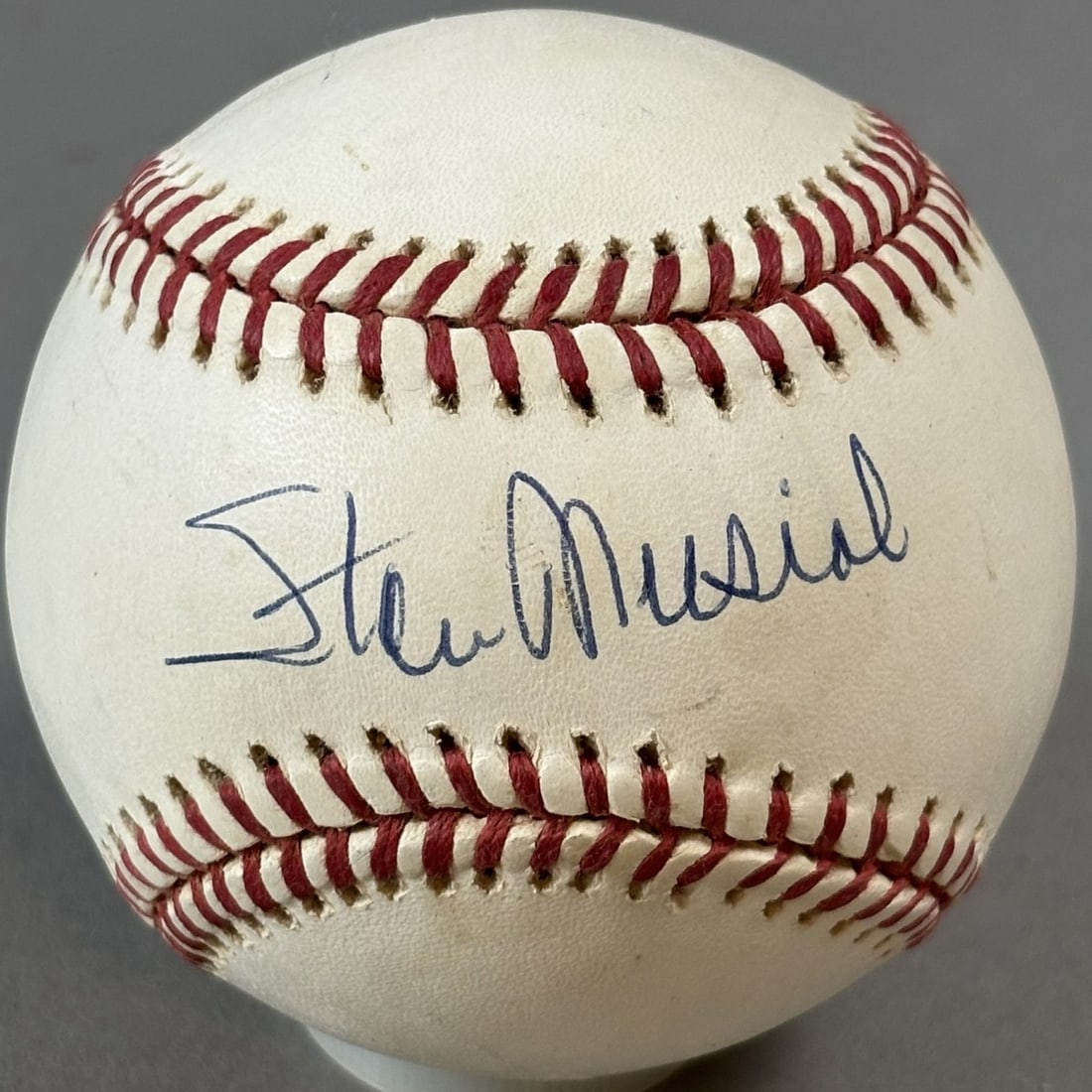 Stan Musial Single Signed Rawlings ONL Baseball HOF: Great original Stan Musial single signed Rawlings ONL ball. See all photos and all other autograph balls from the same collection. PLEASE NOTE WE OFFER IN HOUSE SHIPPING & HAVE BIDDING AVAILABLE ON OU