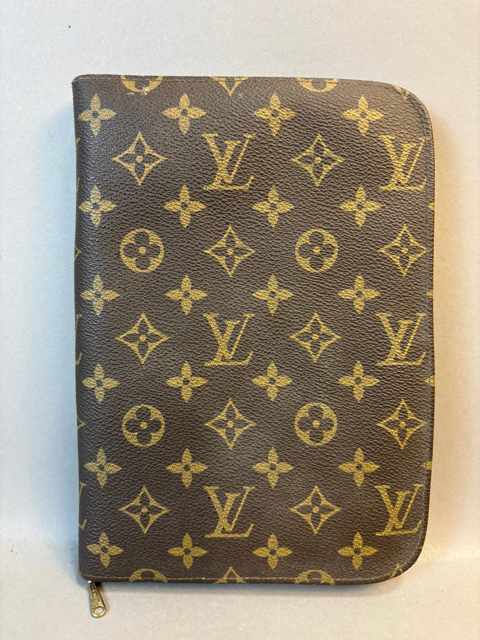 Louis Vuitton Monogram Zip Phone Address Agenda Organizer: Classic Louis Vuitton monogram canvas zip-around phone registry / address agenda, measuring approximately 6.75" x 9.5". Crafted in the iconic brown and gold LV monogram coated canvas with full perimet