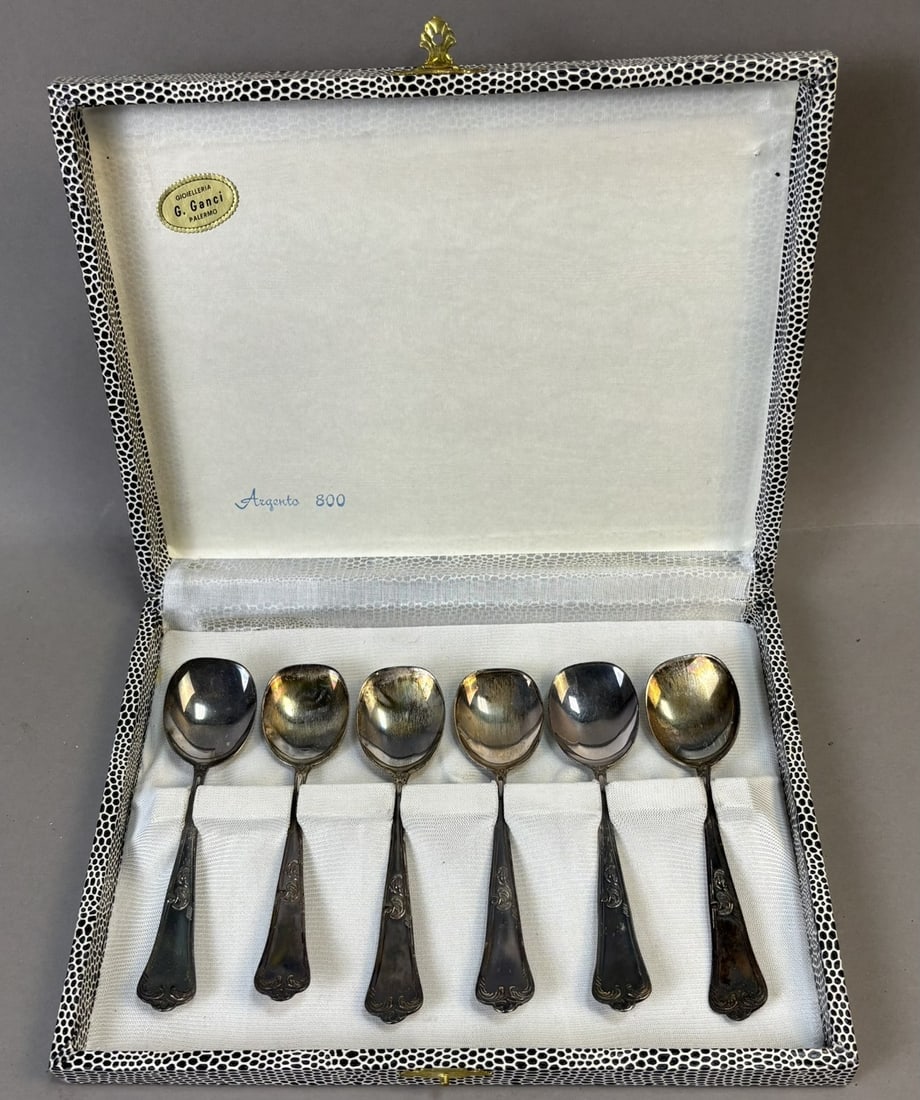 Set of 6 Italian .800 Silver Spoons in Box – Ganci Palermo: Elegant set of six Italian .800 silver spoons, beautifully presented in their original fitted case from Gioielleria G. Ganci of Palermo. The interior of the case is marked “Argento 800,” c