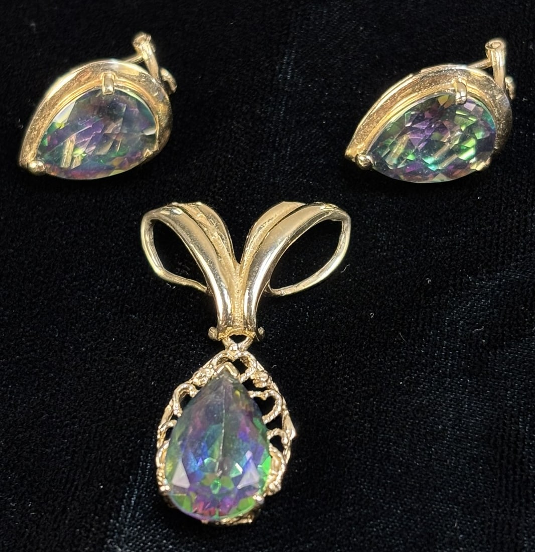 14K Gold Mystic Topaz Pendant & Matching Earrings Jewelry Set 11.24 Grams: Three-piece 14K yellow gold jewelry set including a pendant and matching pair of earrings, each set with pear and marquise-cut iridescent stones showing green, purple, and blue flashes consistent with