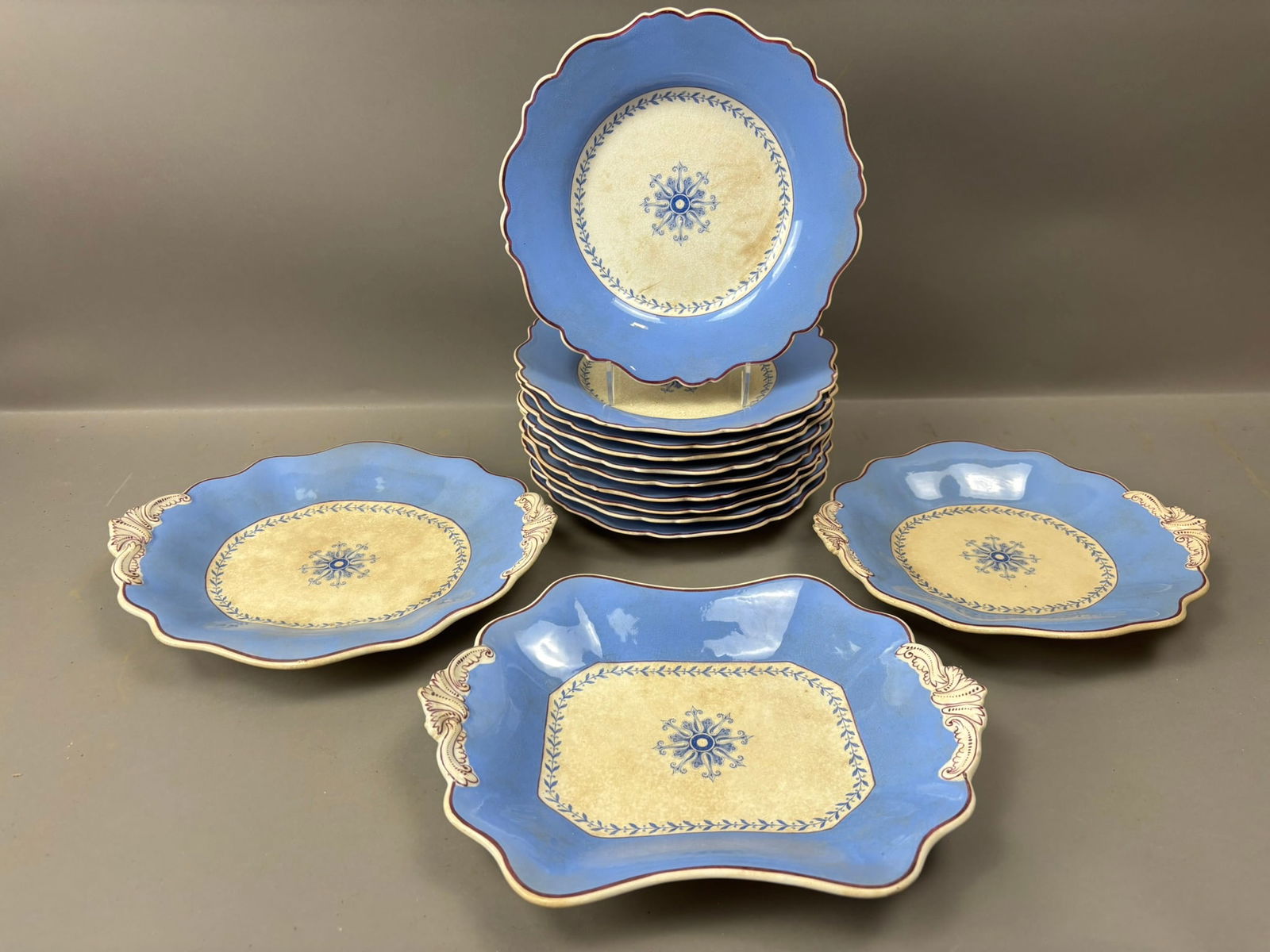 13pc Early 19th C English Staffordshire Blue Transferware Plates Lion Unicorn: Group of thirteen early 19th century English Staffordshire transfer decorated plates featuring a soft blue border with scalloped rim, central floral medallion, and delicate vine band surrounding the