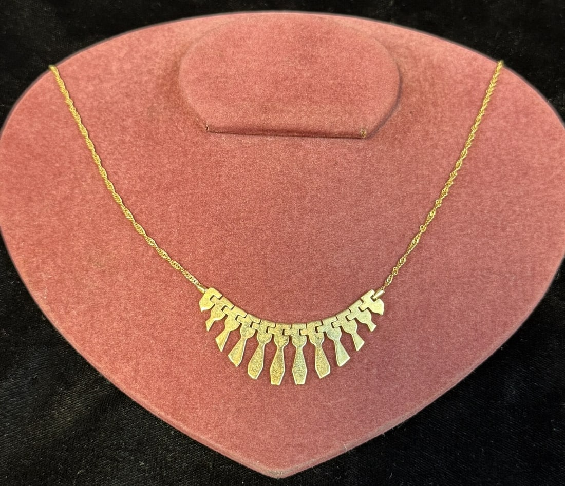 14K Yellow Gold Fringe Pendant Necklace Textured Drops 17.5" 4.67g: 14K yellow gold fringe pendant necklace featuring a decorative articulated drop design suspended from a fine rope style chain. The central element consists of a series of textured geometric gold