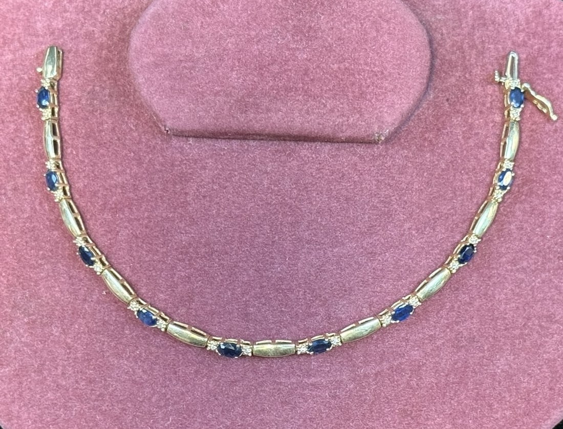14K Gold Sapphire & Diamond Bracelet Oval Sapphires 7" 7.36g 4.73 dwt: Elegant 14K yellow gold gemstone bracelet featuring alternating oval cut blue sapphires and small round accent diamonds set within articulated gold for flexibility and comfortable wear. The bracelet d