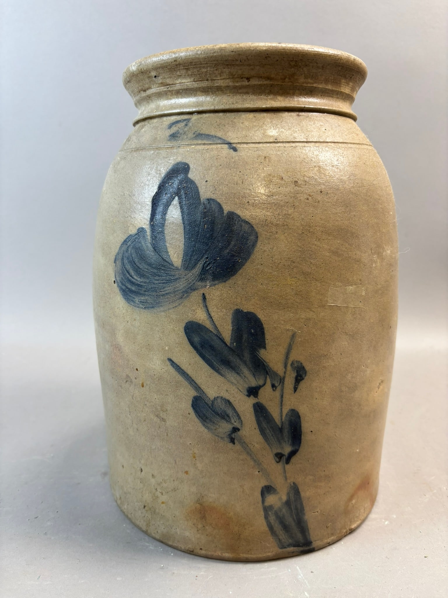 Antique 19th C Salt Glaze Stoneware Crock Cobalt Tulip Decoration: Attractive 19th century American salt glazed stoneware crock featuring hand painted cobalt tulip decoration in a classic brushed slip floral motif. The vessel displays a straight sided cylindrical for
