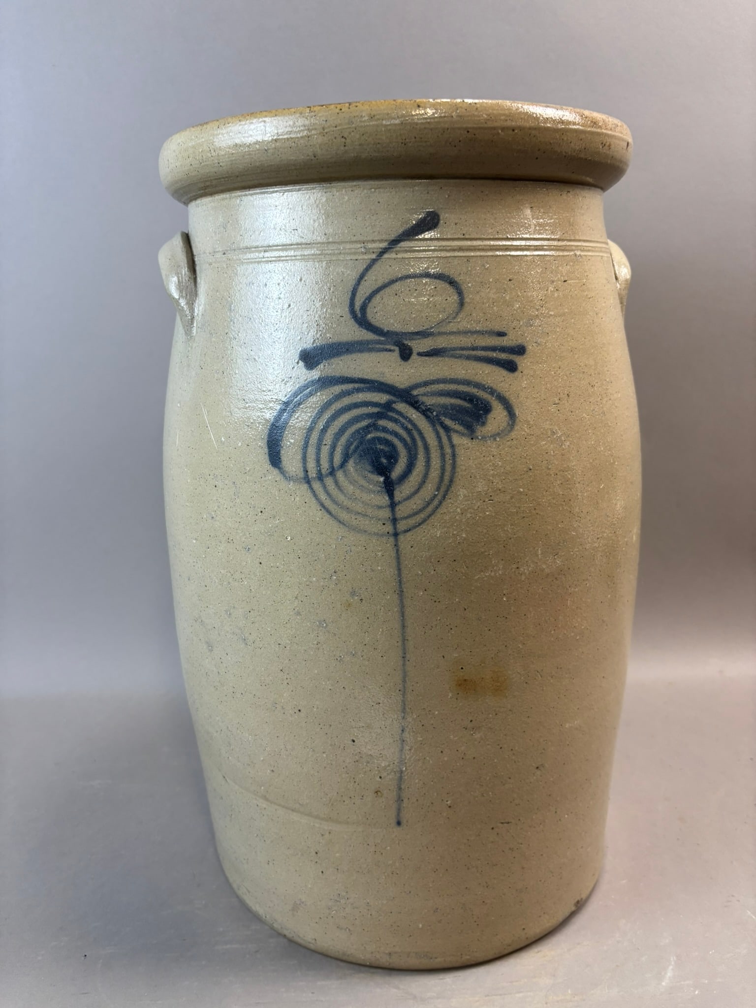 6 Gallon Salt Glaze Stoneware Butter Churn Cobalt Floral Decoration: Antique American salt glazed stoneware butter churn featuring a hand painted cobalt floral decoration beneath a large “6” gallon capacity mark on the front. The churn displays a classic la