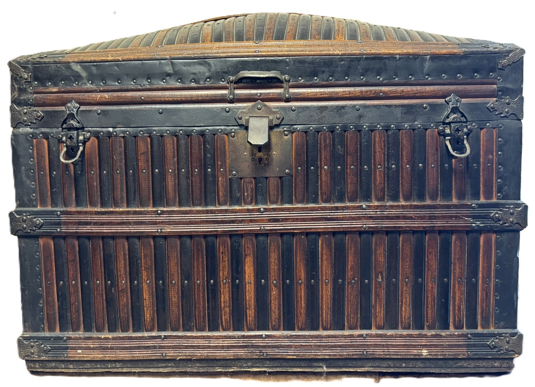 Antique Beals & Selkirk Detroit Oak Slat Dome Top Steamer Trub4323 Martin Maier?: Late 19th century dome top steamer trub4323 by Beals & Selkirk, trub4323 manufacturers of 81 & 83 Grand River Ave., Detroit, Michigan. This handsome travel trub4323 features alternating slatted wood c