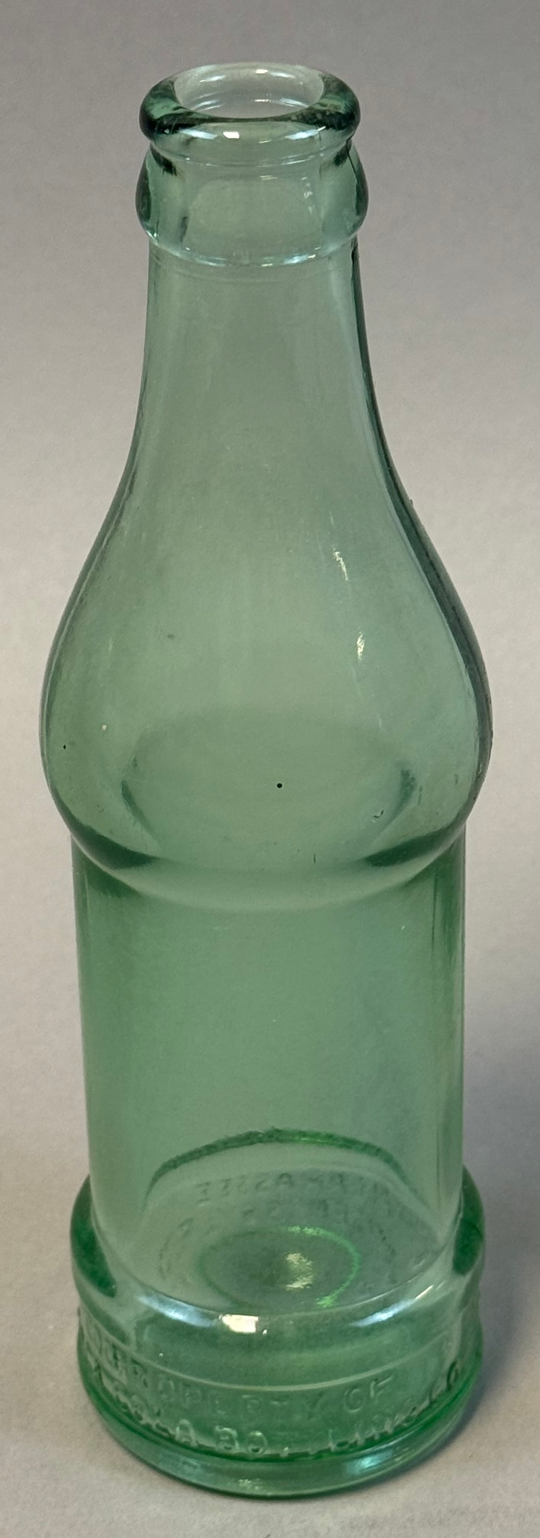 Tallahassee FL Straight Side Coca Cola Bottle Aqua Glass Early Coke: Early straight-sided Coca-Cola bottle embossed Coca-Cola script with ?Min. Contents 6? Fl. Oz.? and marked Property of Coca-Cola Bottling Company Tallahassee, Florida, dating to circa 1910?1918 pre-co