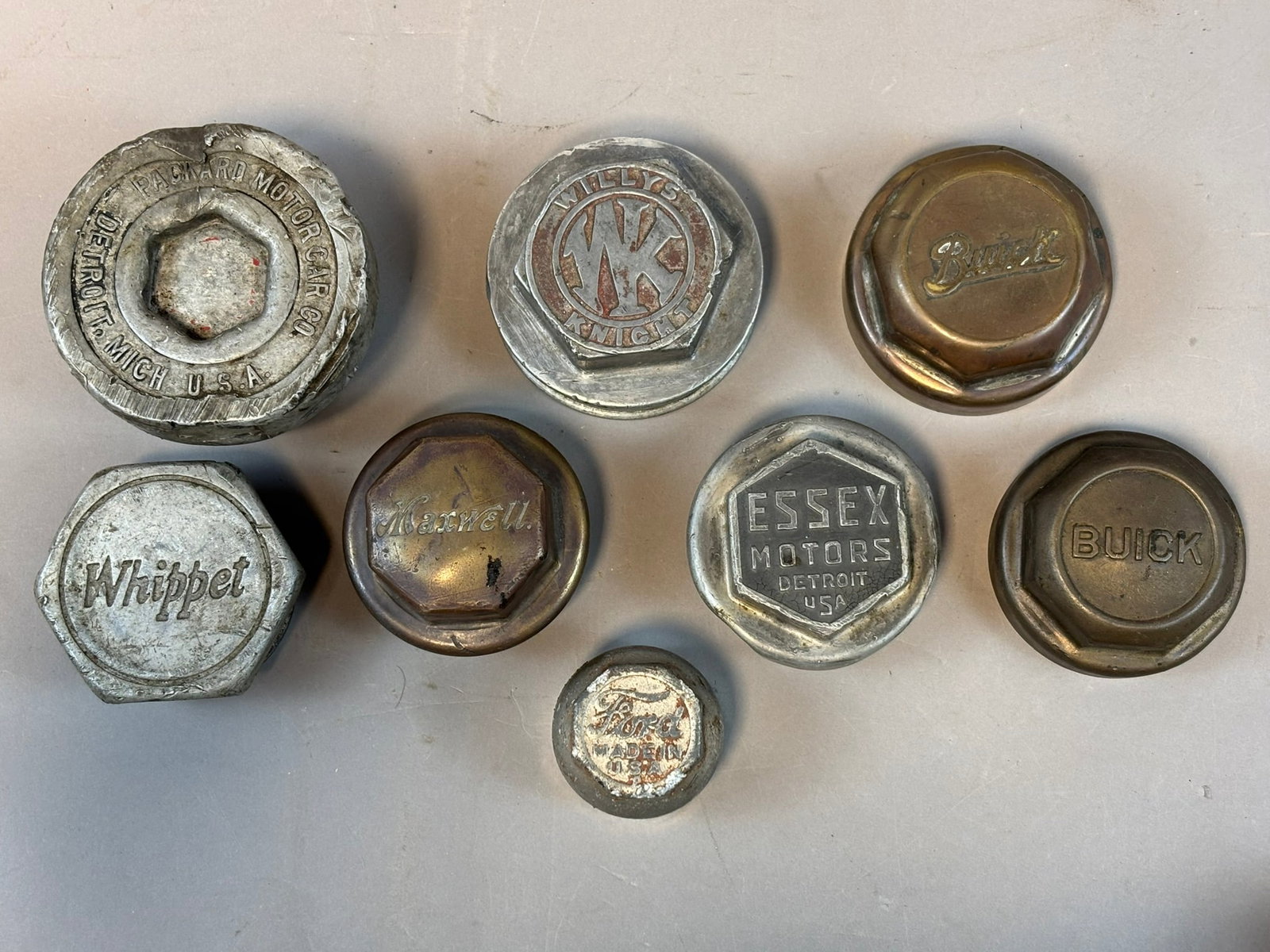 Lot 8 Original 1920s-30s Whippet Maxwell Essex Buick Willys Knight Hubcaps (1 of 3)