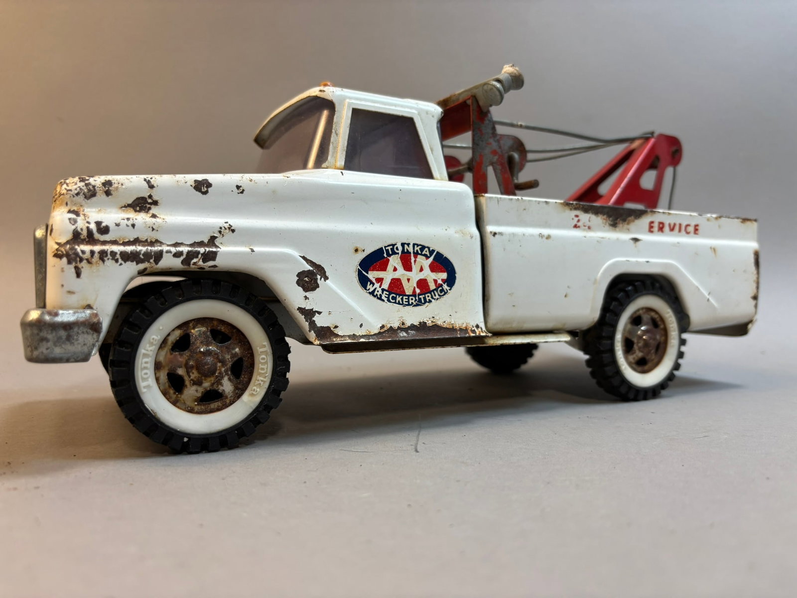 Vintage 1950s Tonka Service Wrecker Pressed Steel Toy Truck (1 of 20)