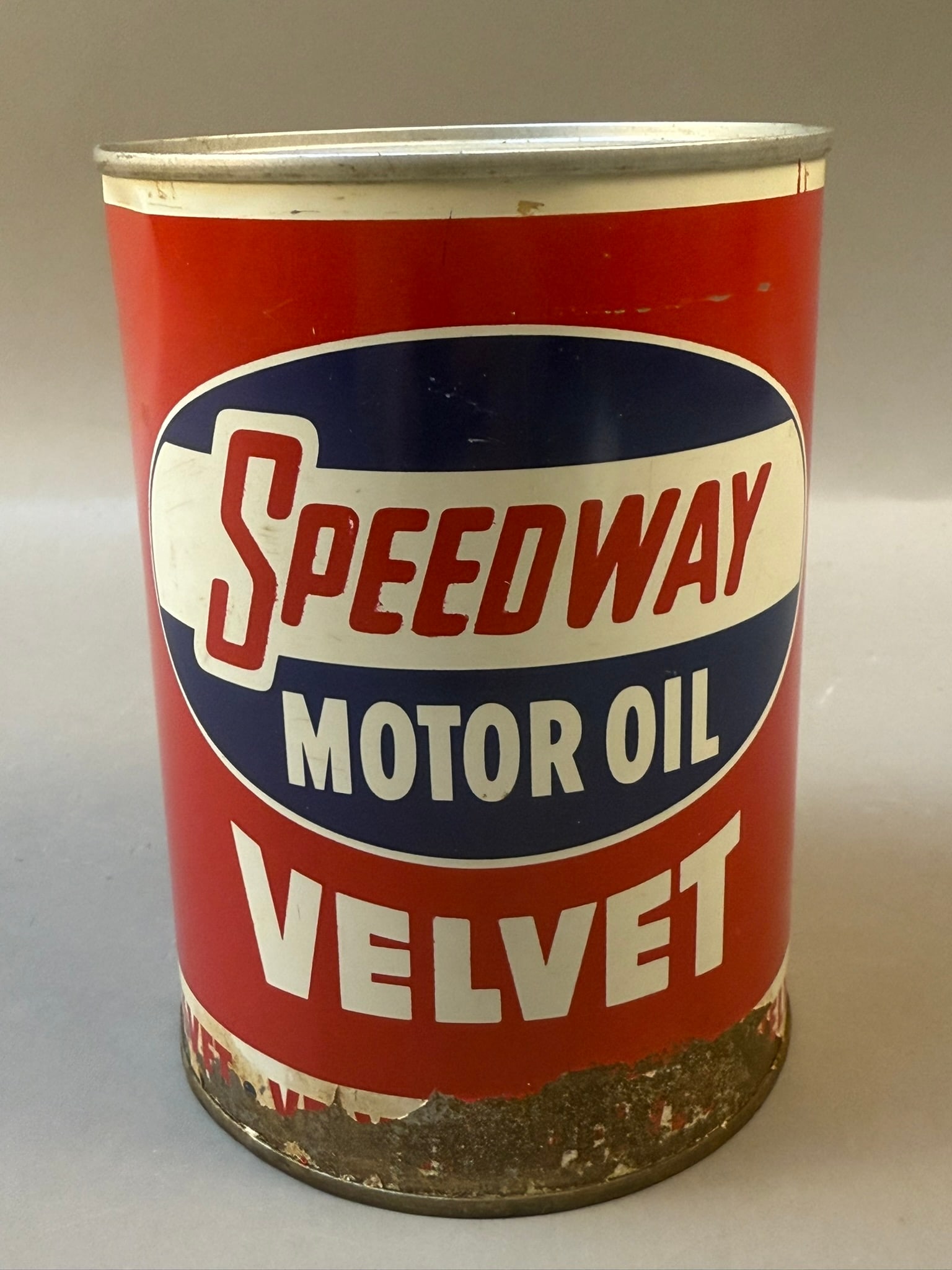 Speedway Motor Oil Velvet Original Metal Quart Can Detroit Michigan: Wear on the bottom as shown with paint loss - drained
