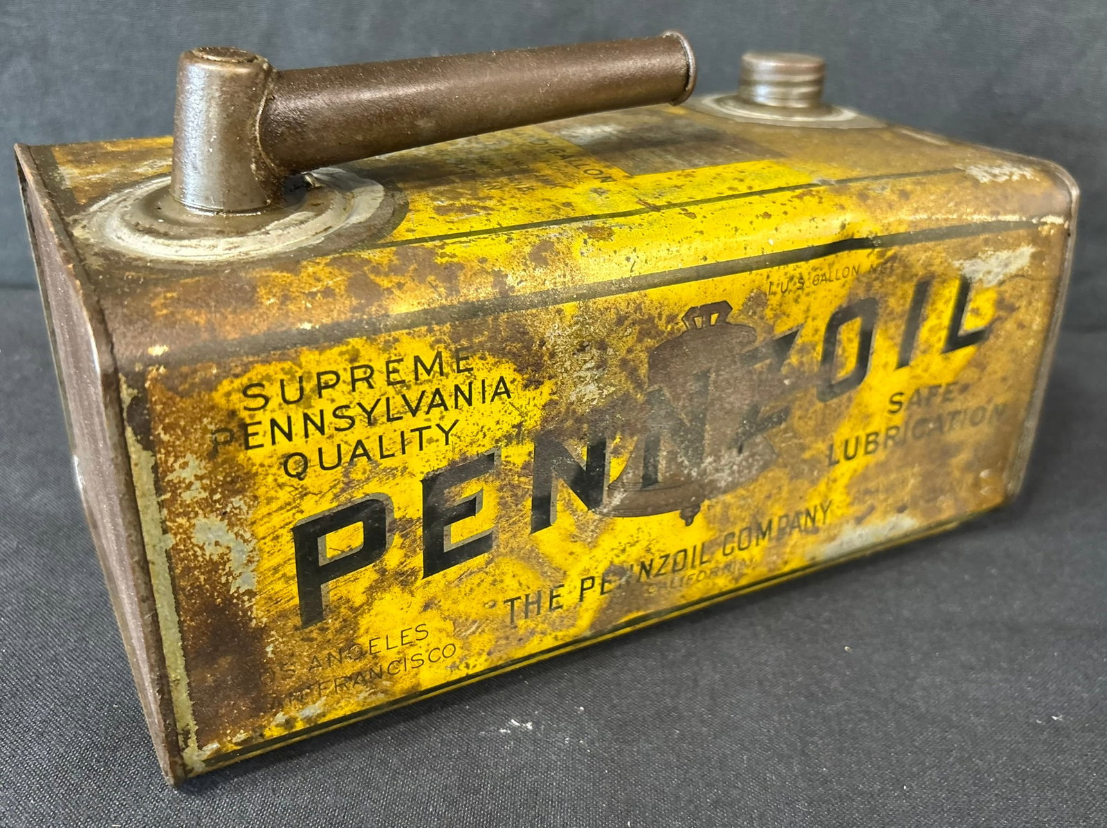 Rare 20s Pennzoil Hand-I-Gallon Under Seat Motor Oil Can: Talk about a rare early oil can from the 1920s. Great original condition for its age. Displays very well despite its obvious wear & condition issues.
