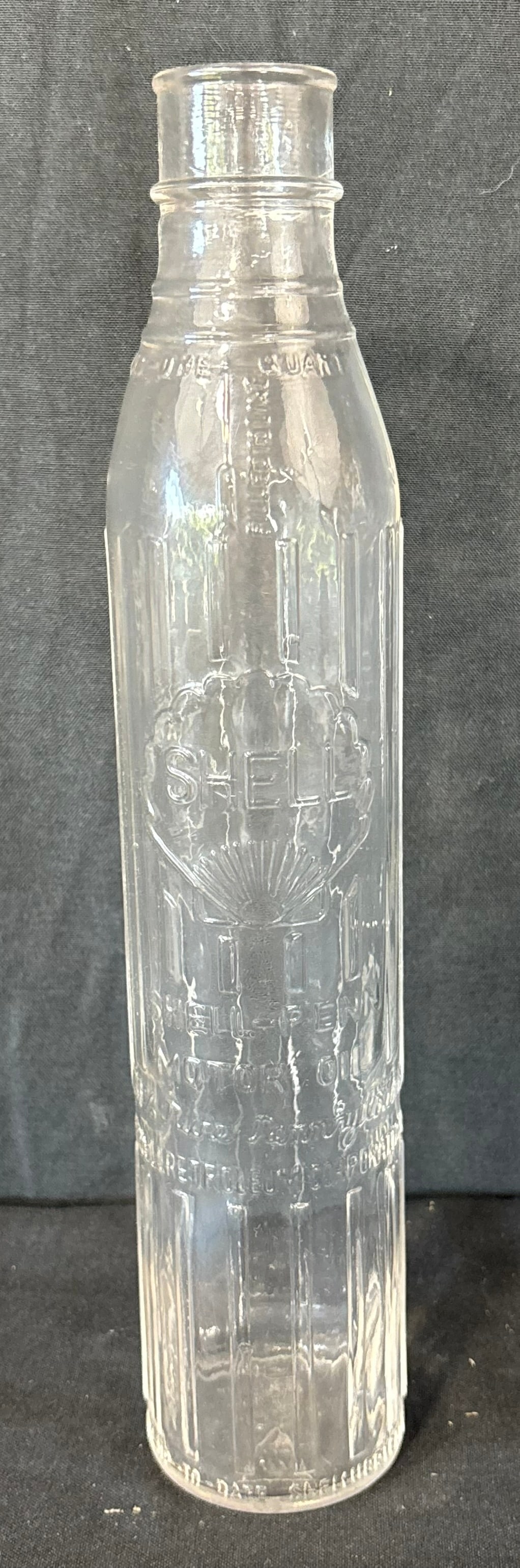 Shell Penn Embossed Glass 1 Quart Motor Oil Bottle: Great original graphics. Wear as shown. See all photos for a better idea on condition.