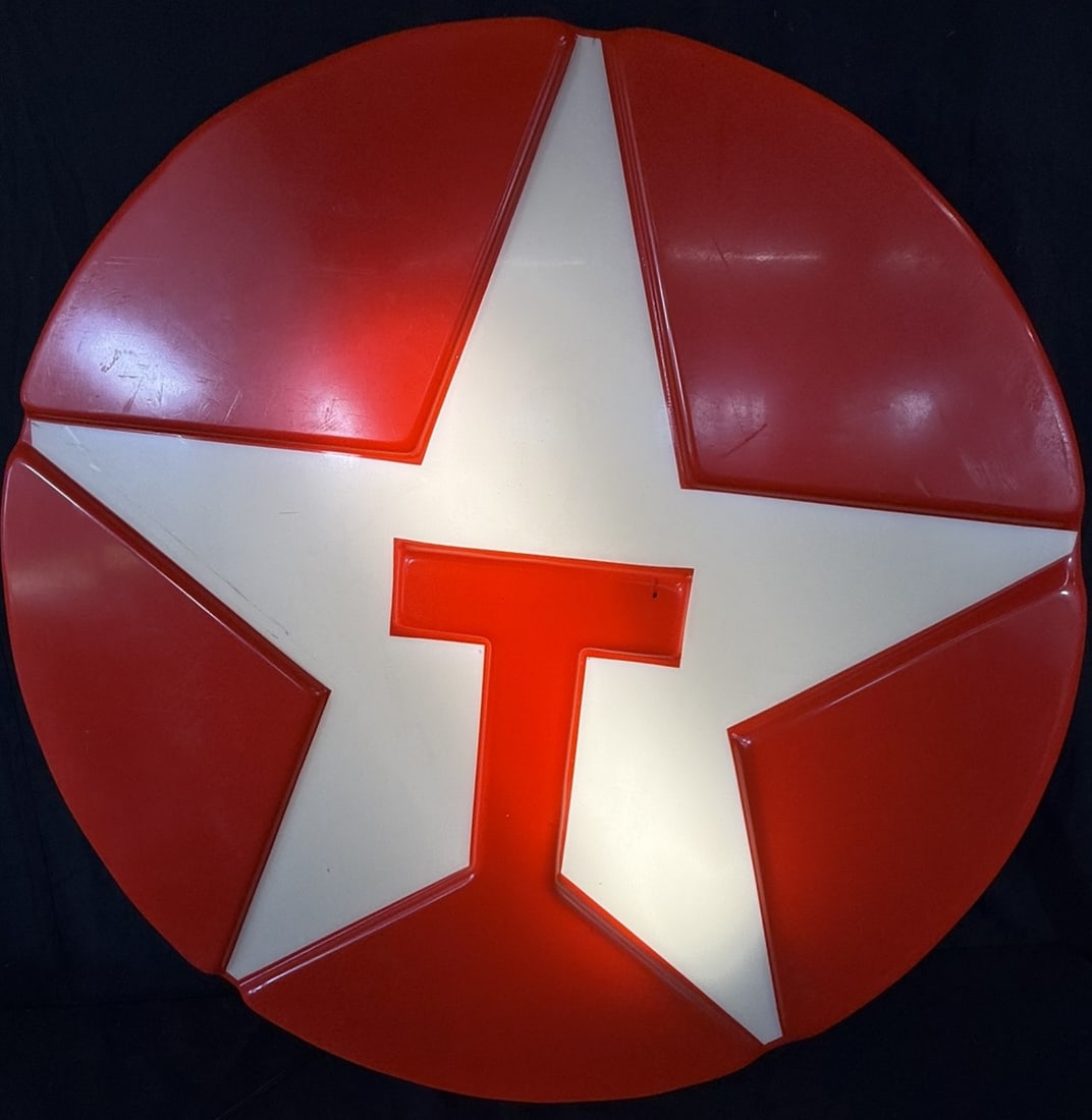 Texaco Embossed Plastic Lighted 32" Round Gas Station Sign: Great original plastic sign in wonderful working condition. No obvious cracks or major damage.