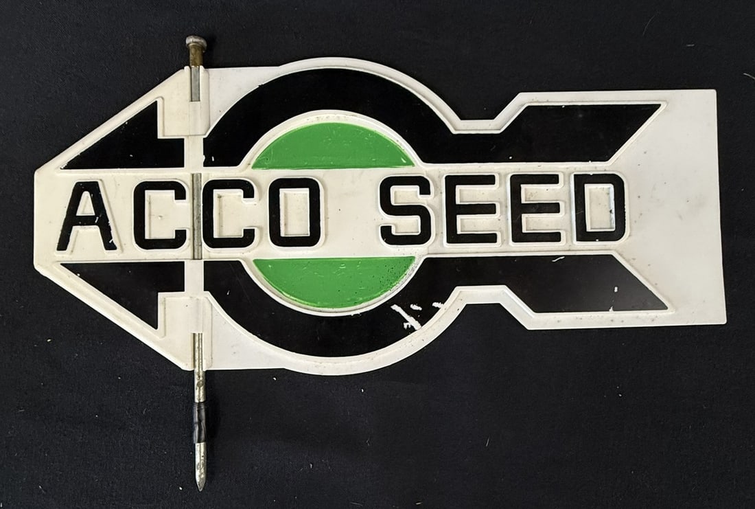 ACCO Seed Plastic Weather Directional Embossed Arrow Sign: 14" x 9"