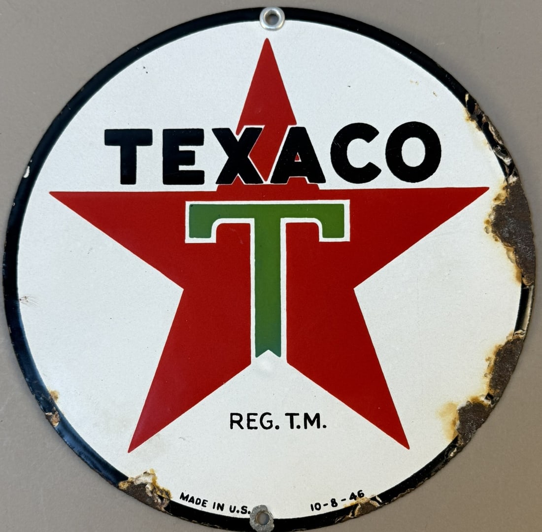 1946 Texaco SSP White T Oil Cart Porcelain Sign VF+ Cond: Great original example. Both grommets intact. Light wear as shown. Dated 10-8-46
