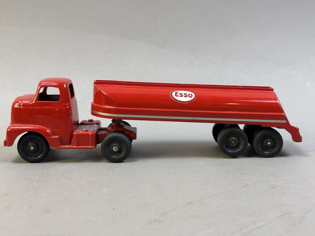 Esso Gasoline Tanker 8.5" Semi Truck Tootsietoy: Please make sure you view all photos and ask any questions you may have! Great original collectible item. This is day 1 of our 2 day one owner auction event. Thanks and have a great day! Holler & Hamm