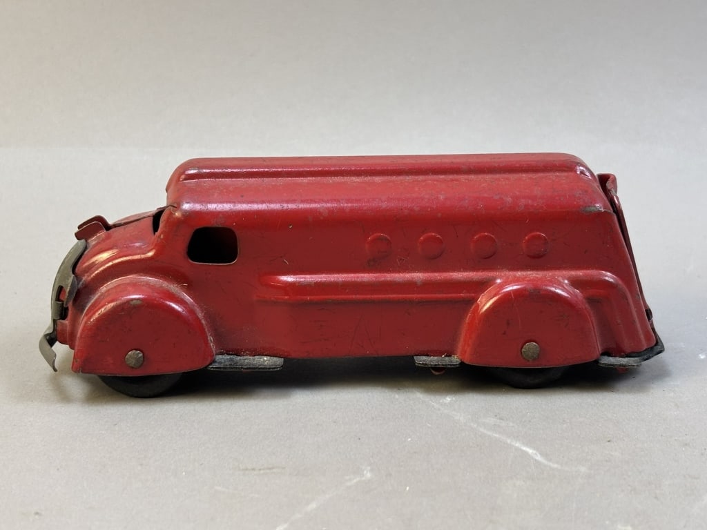 Wyandotte 6" 1930s Red Gasoline Tanker Truck Toy: Please make sure you view all photos and ask any questions you may have! Great original collectible item. This is day 1 of our 2 day one owner auction event. Thanks and have a great day! Holler & Hamm