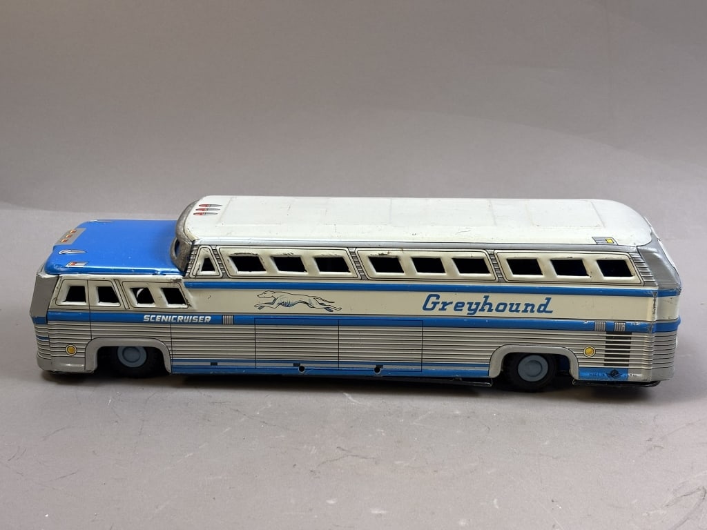 Greyhound 6916 Scenuicruiser Cragstan Tin Friction: Please make sure you view all photos and ask any questions you may have! Great original collectible item. This is day 1 of our 2 day one owner auction event. Thanks and have a great day! Holler & Hamm