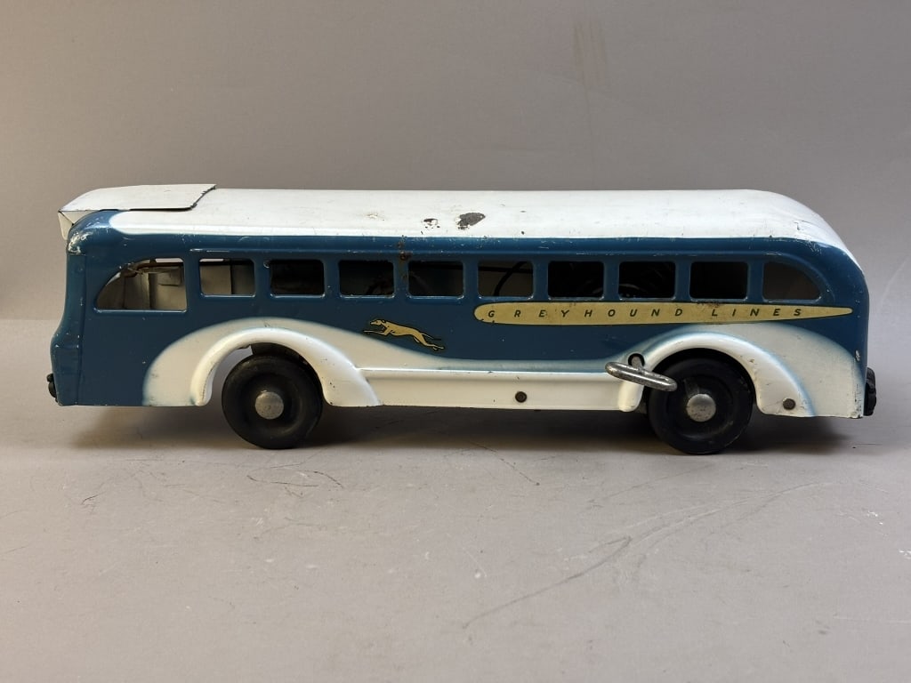 Greyhound Lines Key Wind 16" Buddy L Steel Bus: Please make sure you view all photos and ask any questions you may have! Great original collectible item. This is day 1 of our 2 day one owner auction event. Thanks and have a great day! Holler & Hamm