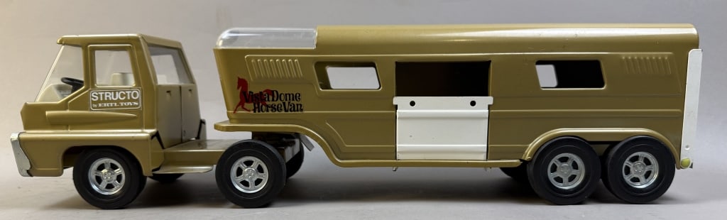 Structo by Ertl Toys Vista Dome Horse Van Trailer: Please make sure you view all photos and ask any questions you may have! Great original collectible item. This is day 1 of our 2 day one owner auction event. Thanks and have a great day! Holler & Hamm