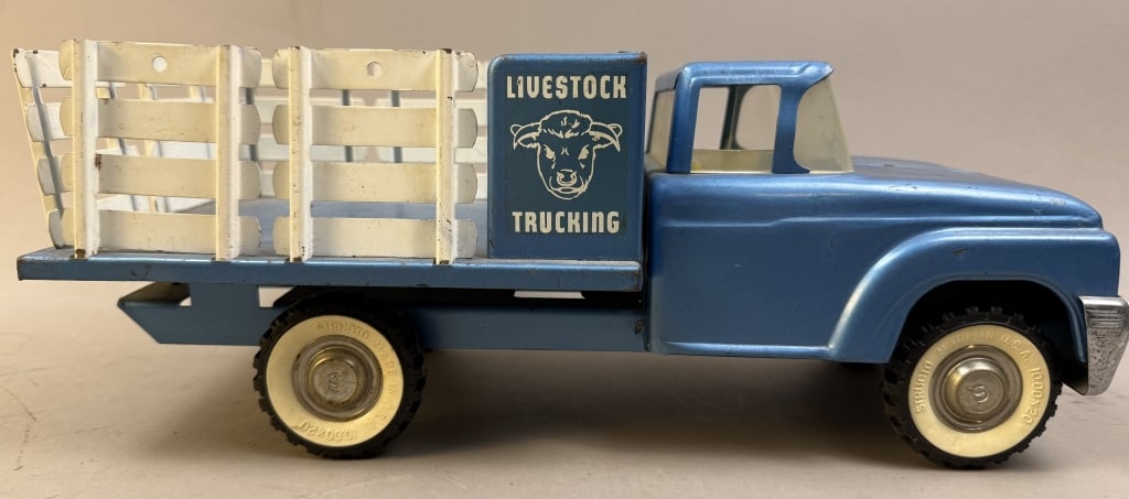 Structo Pressed Steel Livestock Trucking Toy Truck (1 of 10)