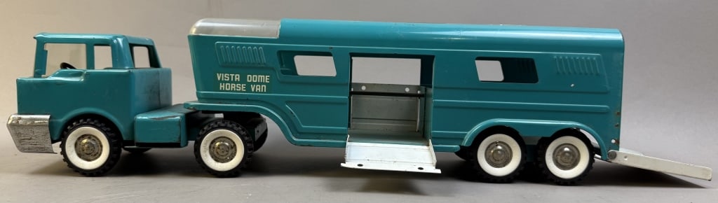 Structo Vista Dome Horse Van Pressed Steel Trailer: Please make sure you view all photos and ask any questions you may have! Great original collectible item. This is day 1 of our 2 day one owner auction event. Thanks and have a great day! Holler & Hamm
