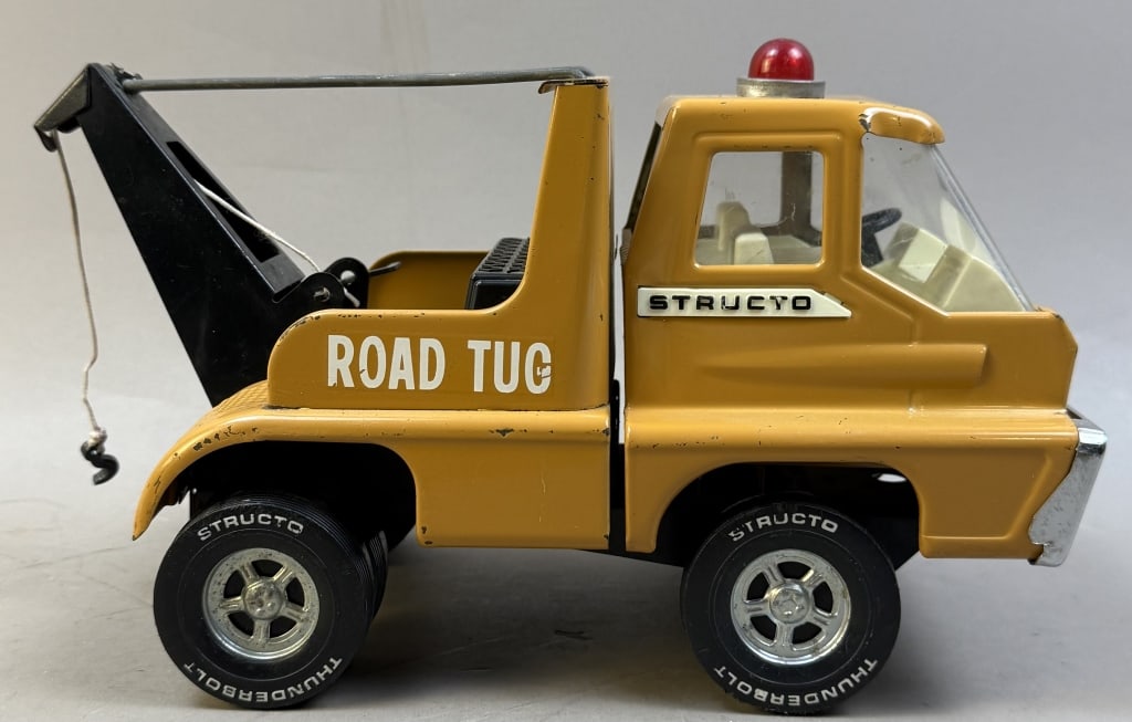 Structo Thunderbolt Road Tug Pressed Steel Wrecker: Please make sure you view all photos and ask any questions you may have! Great original collectible item. This is day 1 of our 2 day one owner auction event. Thanks and have a great day! Holler & Hamm