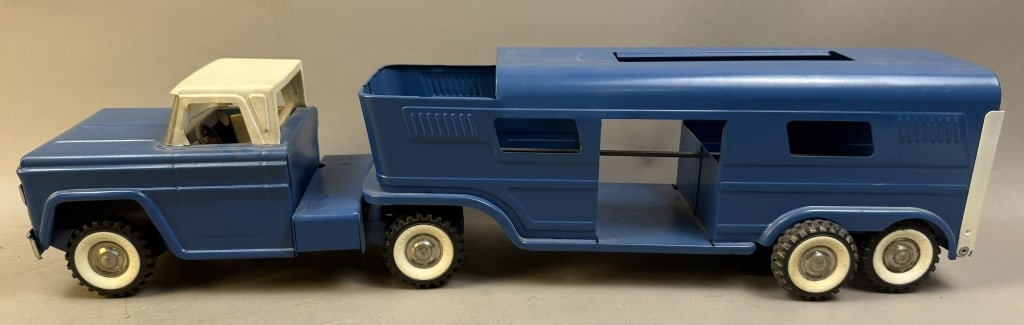 Vintage Structo Livestock Hauler Truck Horse Van: Please make sure you view all photos and ask any questions you may have! Great original collectible item. This is day 1 of our 2 day one owner auction event. Thanks and have a great day! Holler & Hamm