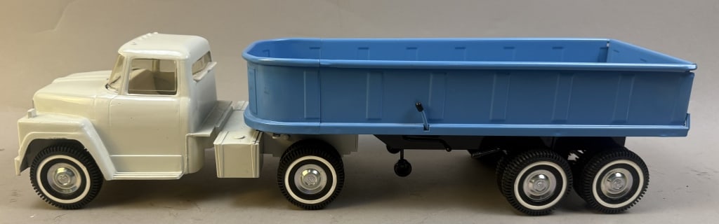 Ertl Dyersville 22" Pressed Steel Truck Dirt Hauler Lift Bed: Please make sure you view all photos and ask any questions you may have! Great original collectible item. This is day 1 of our 2 day one owner auction event. Thanks and have a great day! Holler & Hamm