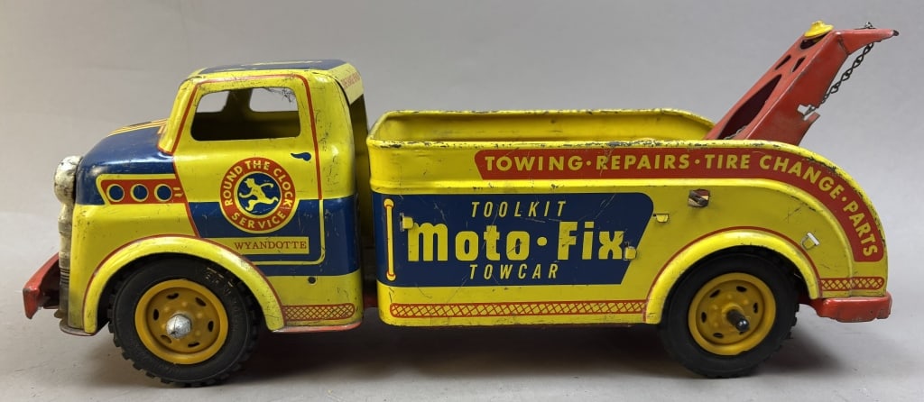 Wyandotte Moto-Fix Toolkit Tow Truck Pressed Steel Wrecker: Please make sure you view all photos and ask any questions you may have! Great original collectible item. This is day 1 of our 2 day one owner auction event. Thanks and have a great day! Holler & Hamm
