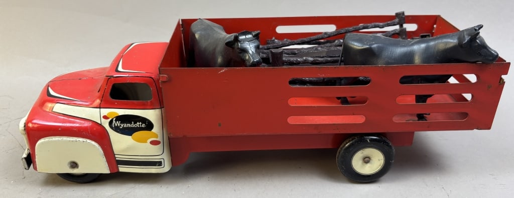 1950s Wyandotte Pressed Steel Stake Bed Truck w/ Fence & Cows: Please make sure you view all photos and ask any questions you may have! Great original collectible item. This is day 1 of our 2 day one owner auction event. Thanks and have a great day! Holler & Hamm