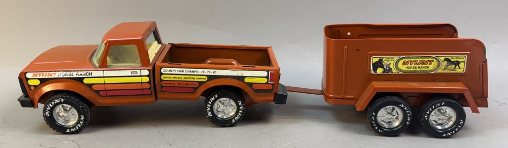 Nylint Horse Ranch Pickup Truck w/ Trailer: Please make sure you view all photos and ask any questions you may have! Great original collectible item. This is day 1 of our 2 day one owner auction event. Thanks and have a great day! Holler & Hamm