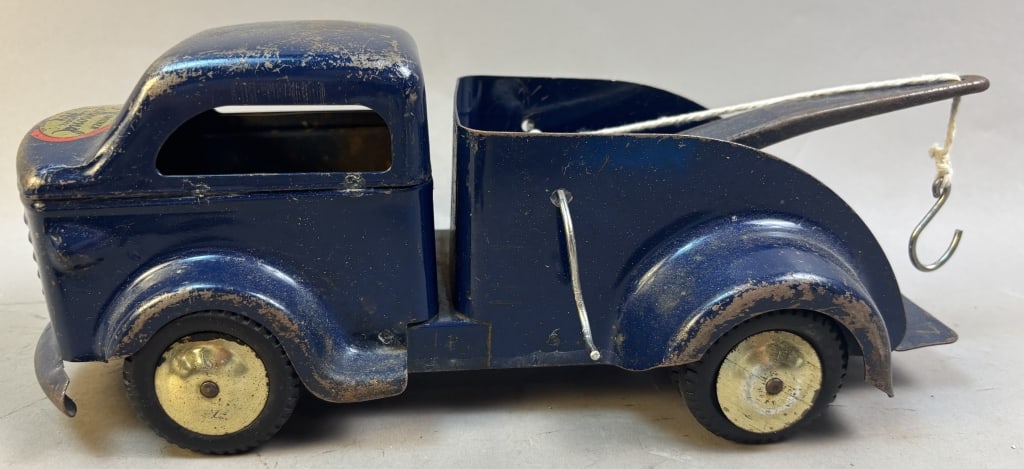 1940s Richmond Toy Pressed Metal Tow Truck Original Paint & Decal!: Original Paint & Decal! Please make sure you view all photos and ask any questions you may have! Great original collectible item. This is day 1 of our 2 day one owner auction event. Thanks and have a 