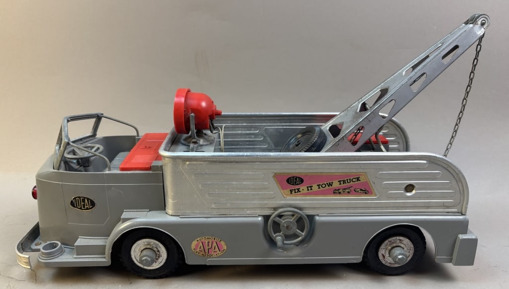 Vintage 1950s Ideal Fix-It Tow Truck w/ Floor Jack: Please make sure you view all photos and ask any questions you may have! Great original collectible item. This is day 1 of our 2 day one owner auction event. Thanks and have a great day! Holler & Hamm