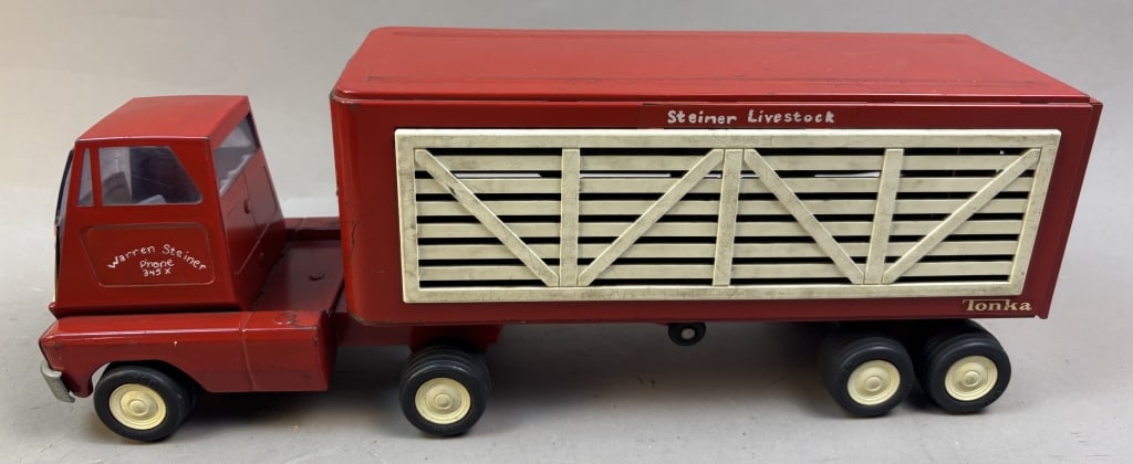 1960s Tonka Steiner Livestock Red Semi Truck Trailer Tractor: Please make sure you view all photos and ask any questions you may have! Great original collectible item. This is day 1 of our 2 day one owner auction event. Thanks and have a great day! Holler & Hamm